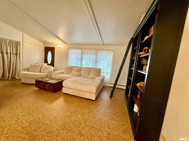 $179,999 | 1401 12th Avenue, Viola, IL 61486