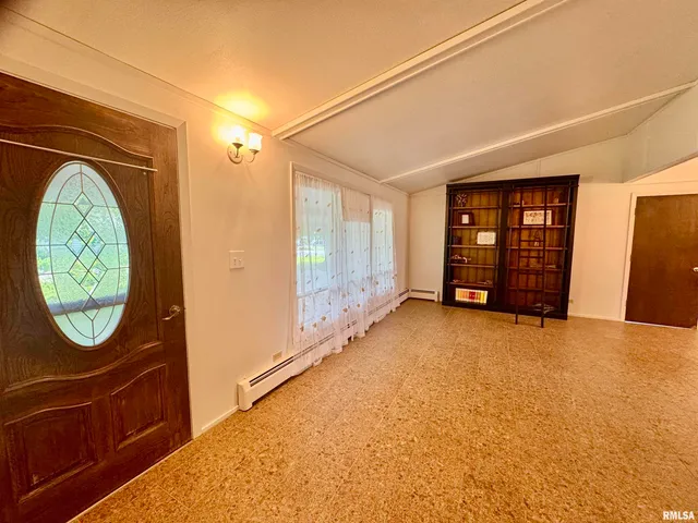 $179,999 | 1401 12th Avenue, Viola, IL 61486