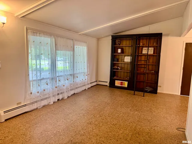 $179,999 | 1401 12th Avenue, Viola, IL 61486