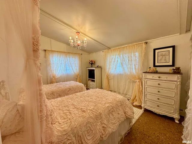 $179,999 | 1401 12th Avenue, Viola, IL 61486