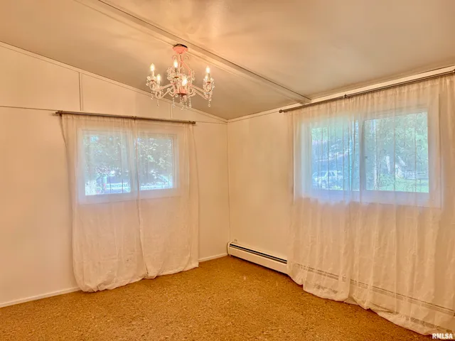 $179,999 | 1401 12th Avenue, Viola, IL 61486