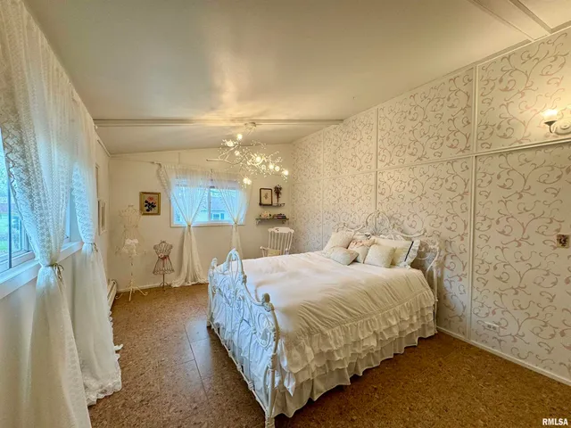 $179,999 | 1401 12th Avenue, Viola, IL 61486