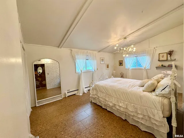 $179,999 | 1401 12th Avenue, Viola, IL 61486