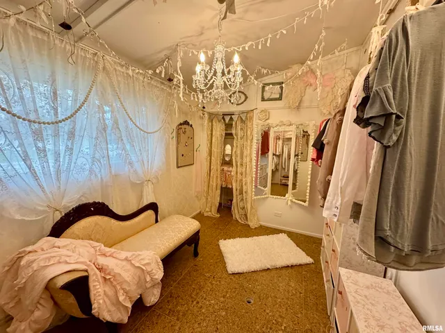 $179,999 | 1401 12th Avenue, Viola, IL 61486