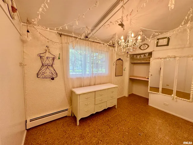 $179,999 | 1401 12th Avenue, Viola, IL 61486