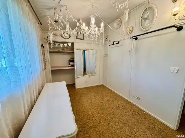 $179,999 | 1401 12th Avenue, Viola, IL 61486