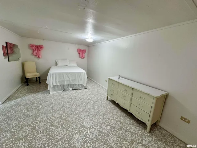 $179,999 | 1401 12th Avenue, Viola, IL 61486