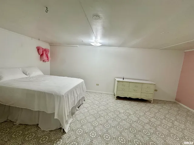 $179,999 | 1401 12th Avenue, Viola, IL 61486