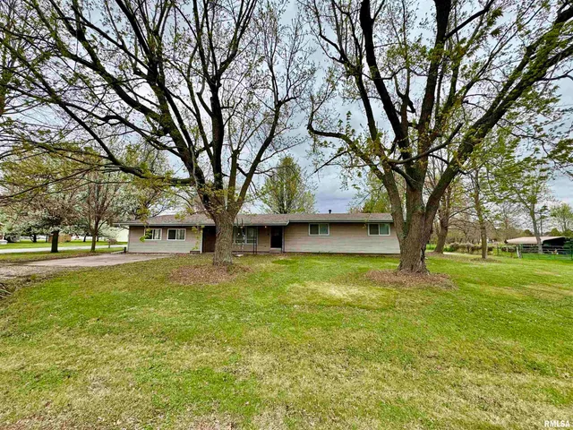 $179,999 | 1401 12th Avenue, Viola, IL 61486