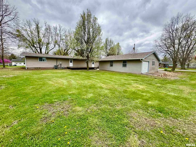 $179,999 | 1401 12th Avenue, Viola, IL 61486