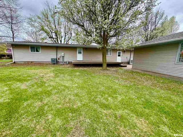 $179,999 | 1401 12th Avenue, Viola, IL 61486