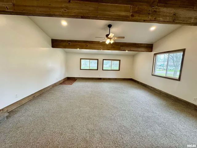 $179,999 | 1401 12th Avenue, Viola, IL 61486