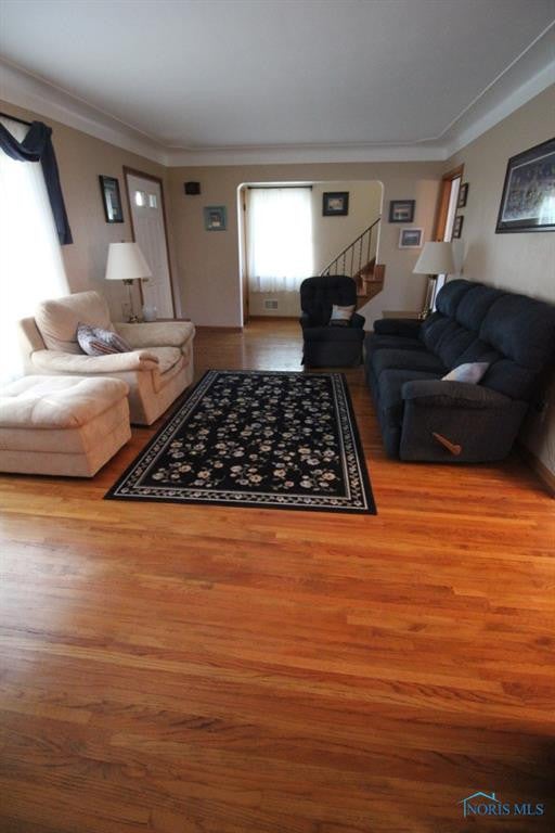 3128 Aldringham Road Toledo, OH 43606 - Photo 6 of 35 Welcome to gorgeous hardwood floors in spacious living room with coved ceiling.