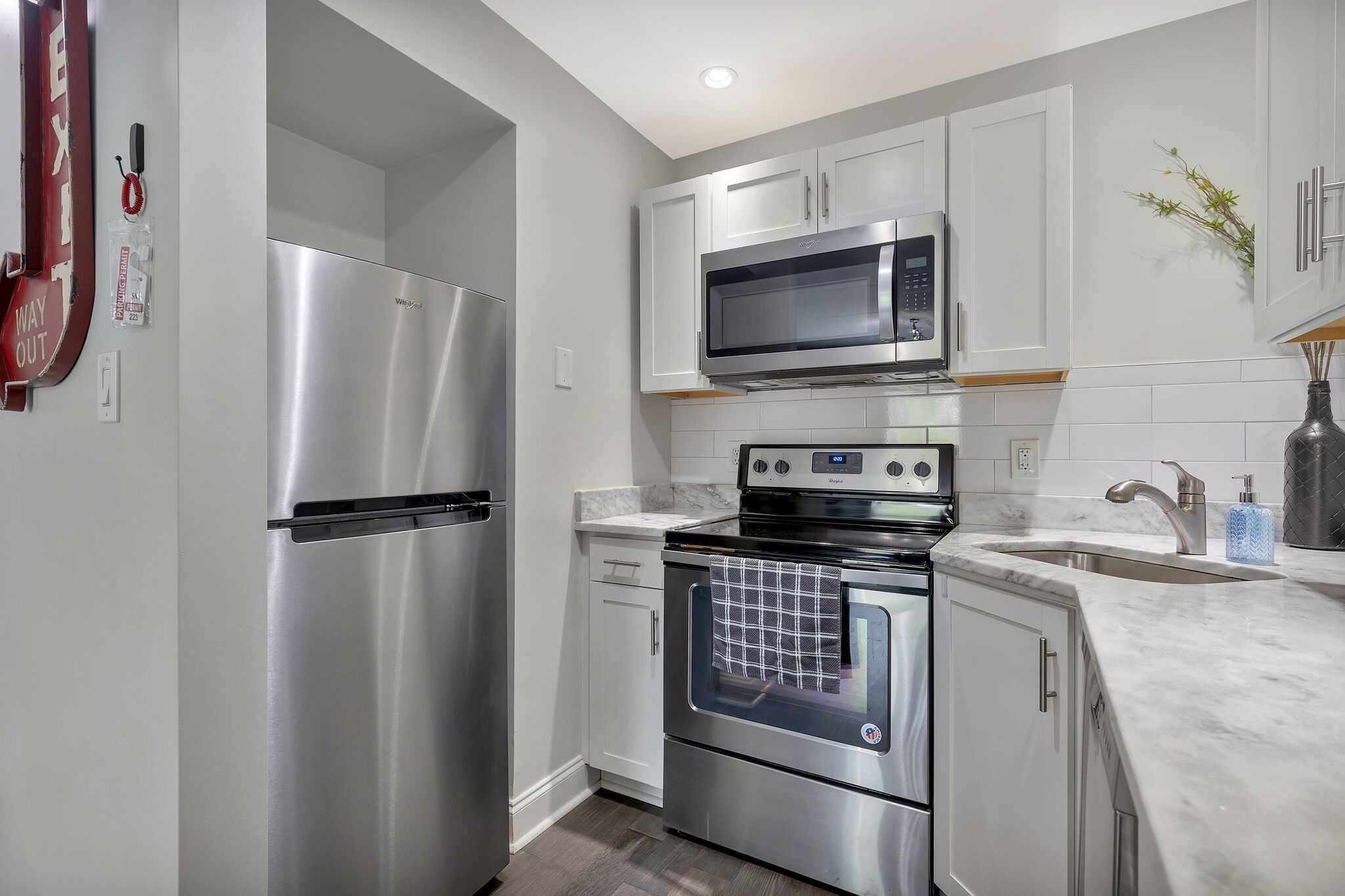 11 Music Square East, Unit 203 Nashville, TN 37203 - Photo 8 of 26 a kitchen with a refrigerator stove and microwave
