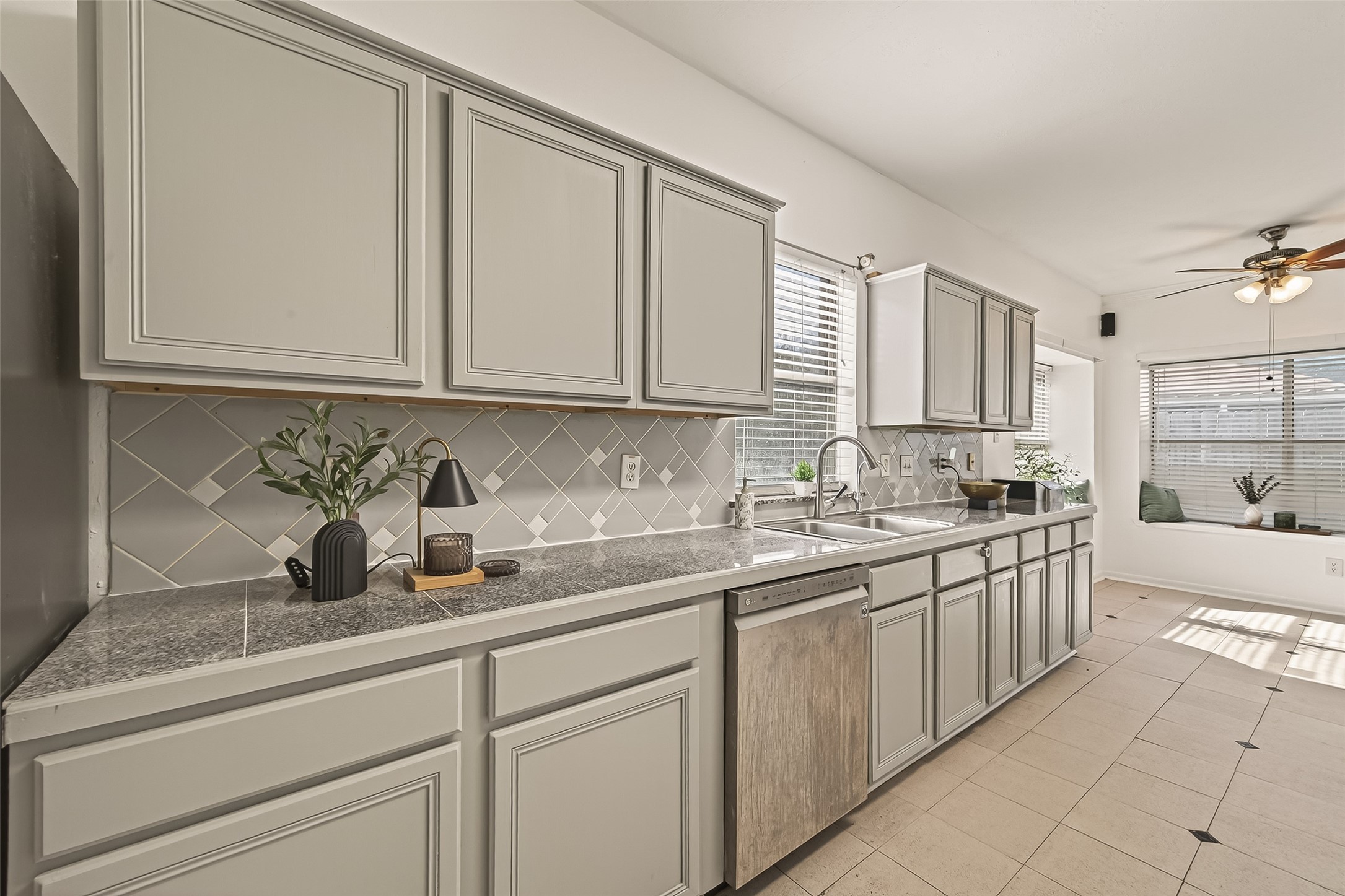16315 April Ridge Drive Houston, TX 77083 - Photo 16 of 48