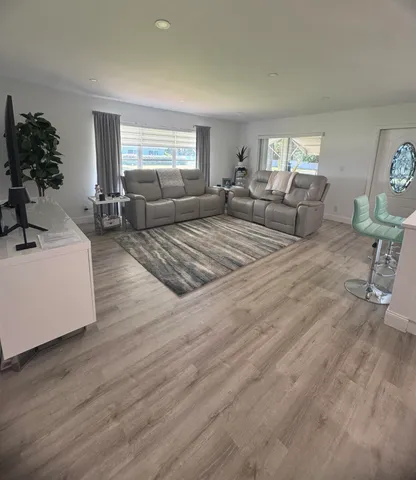 $2,000 | 404 High Point Boulevard, Delray Beach, FL 33445