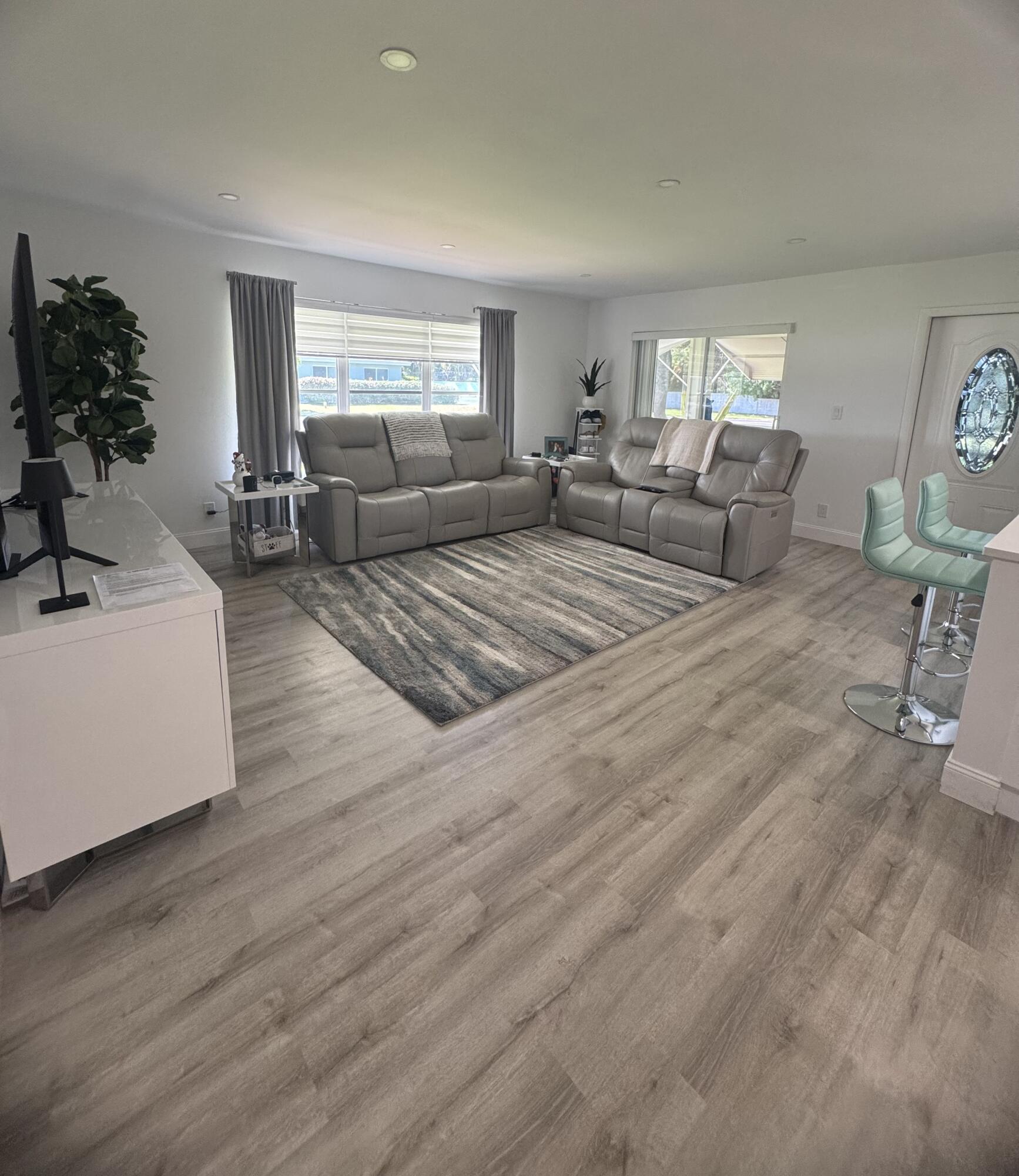 404 High Point Boulevard Delray Beach, FL 33445 - Photo 4 of 18 Living Room