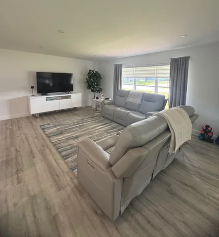 $2,000 | 404 High Point Boulevard, Delray Beach, FL 33445