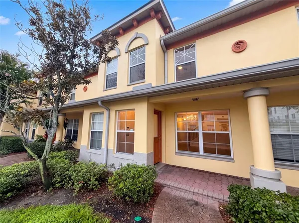 $185,000 | 112 Coquina Bay Drive, St. Petersburg, FL 33705
