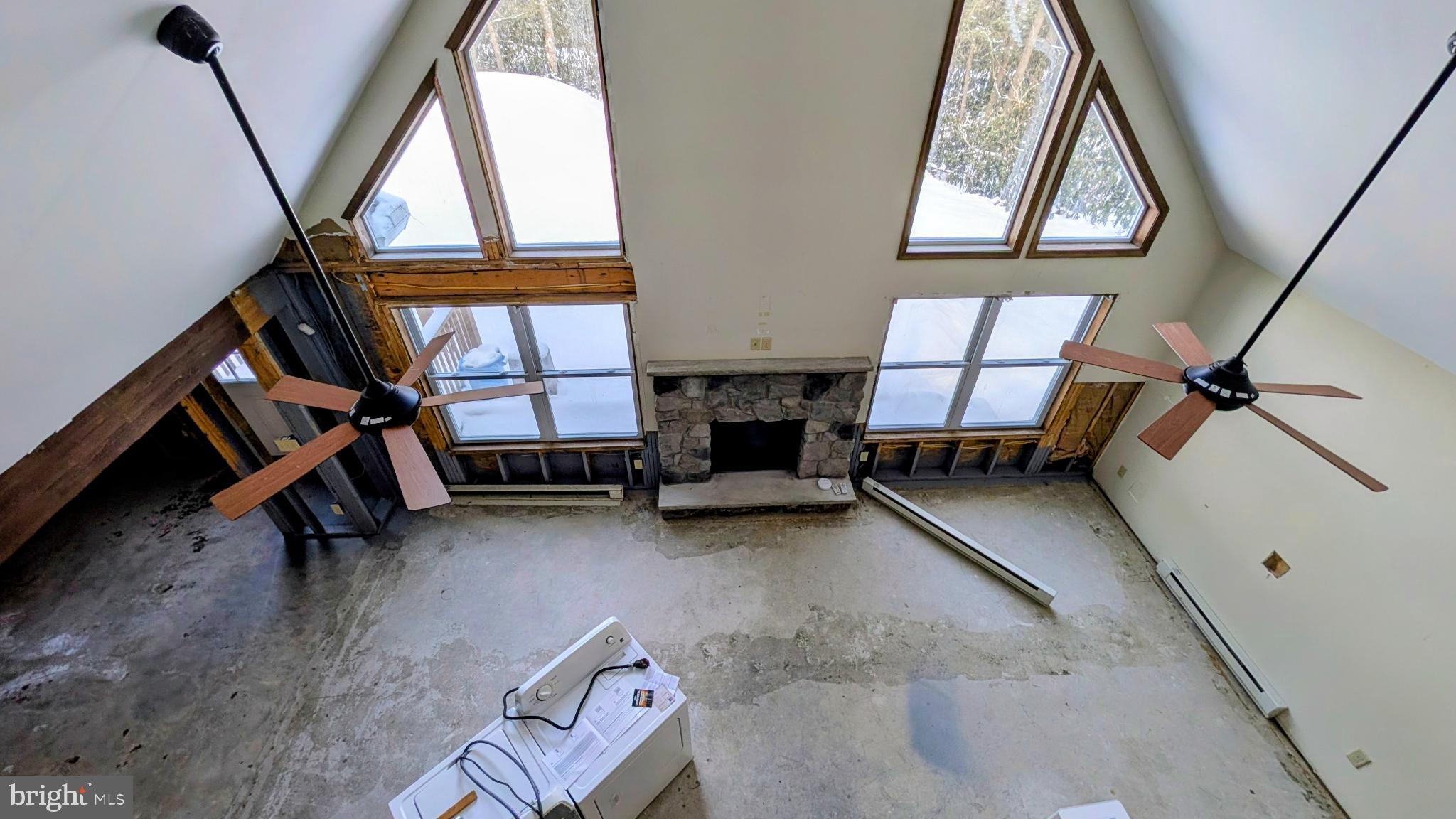 31 Rodda Road Albrightsville, PA 18210 - Photo 17 of 24 a living room with furniture and a window