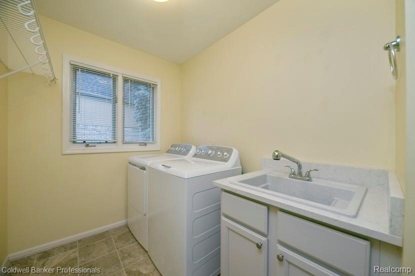 2211 South Shore Court Rochester Hills, MI 48307 - Photo 19 of 48