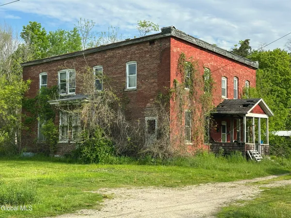 $89,000 | 33 River Road, Hoosick Falls, NY 12090