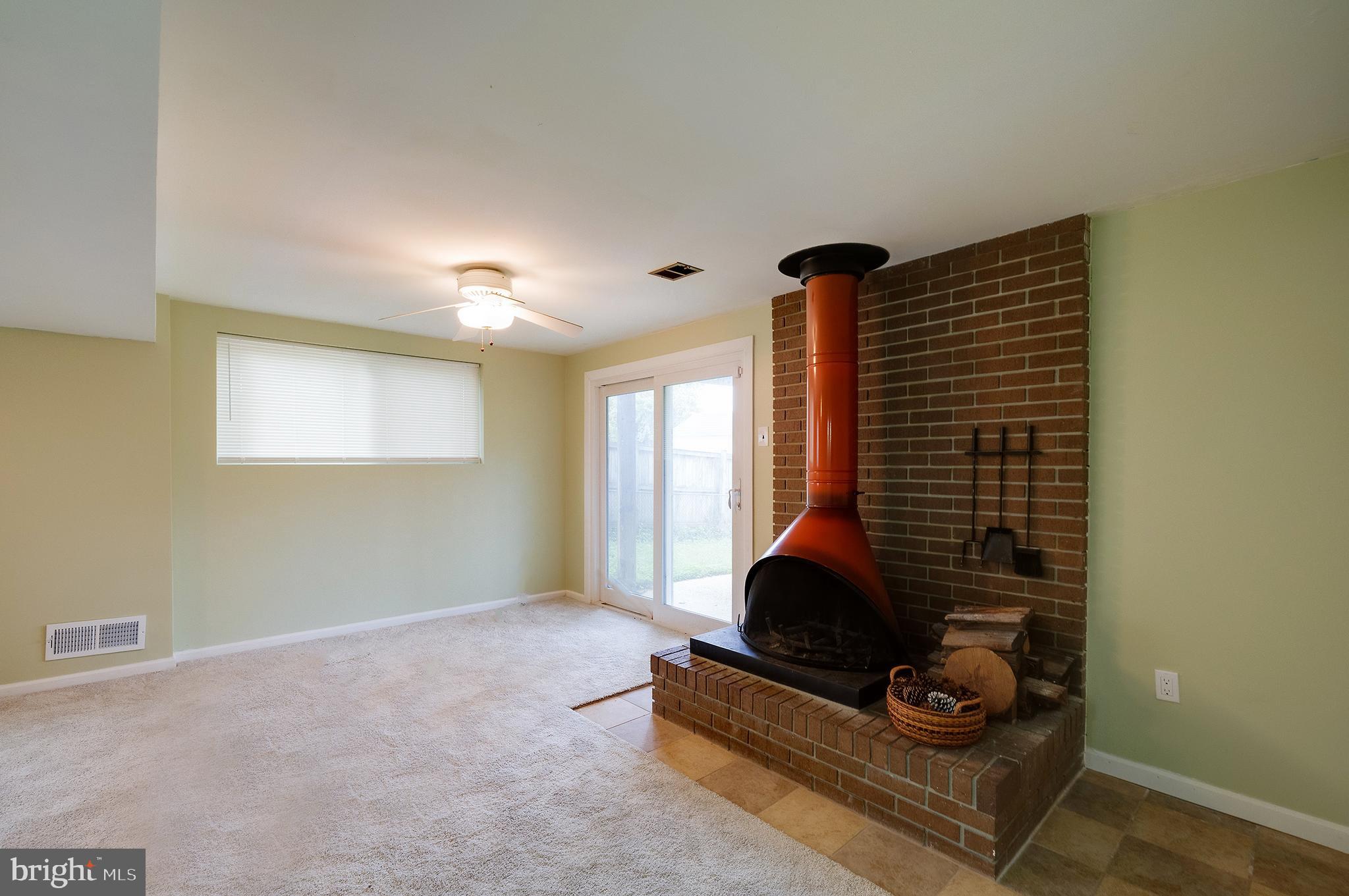 9212 Morley Road Lanham, MD 20706 - Photo 40 of 64 a living room with furniture