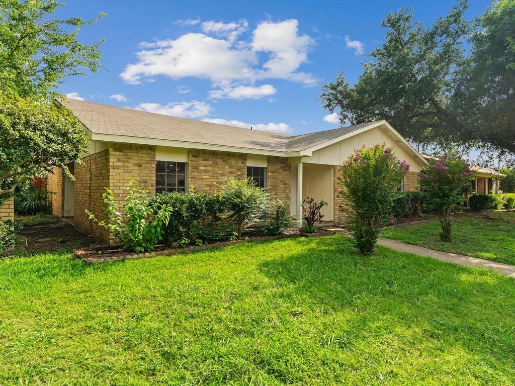 1926 Rambling Ridge Lane Carrollton, TX 75007 - Photo 2 of 26