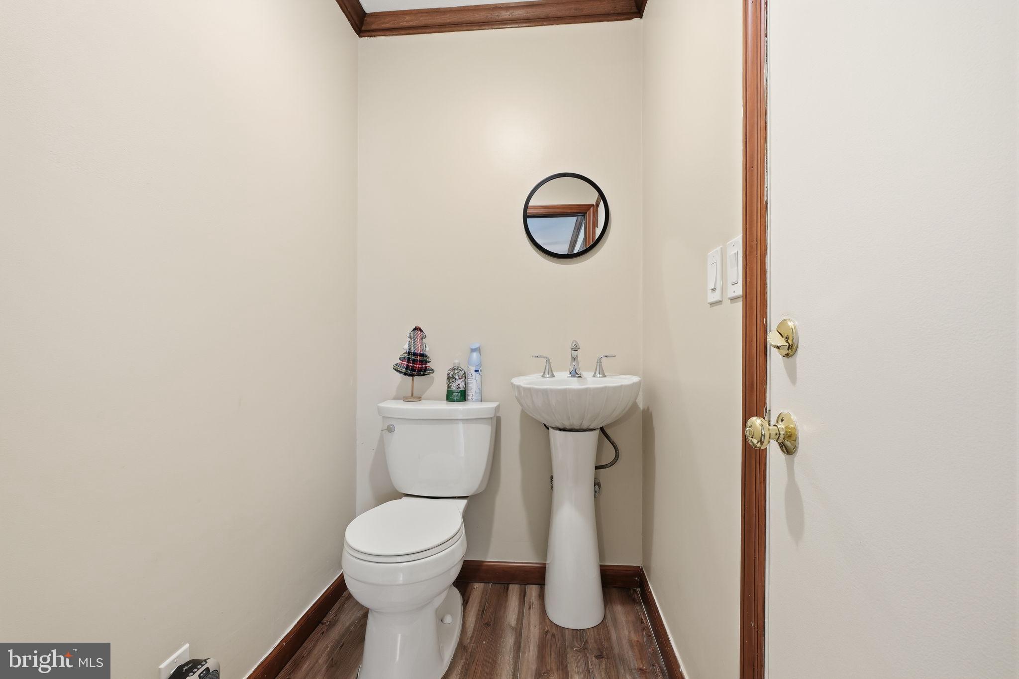 244 Federal City Road Pennington, NJ 08534 - Photo 14 of 32 Main floor powder room