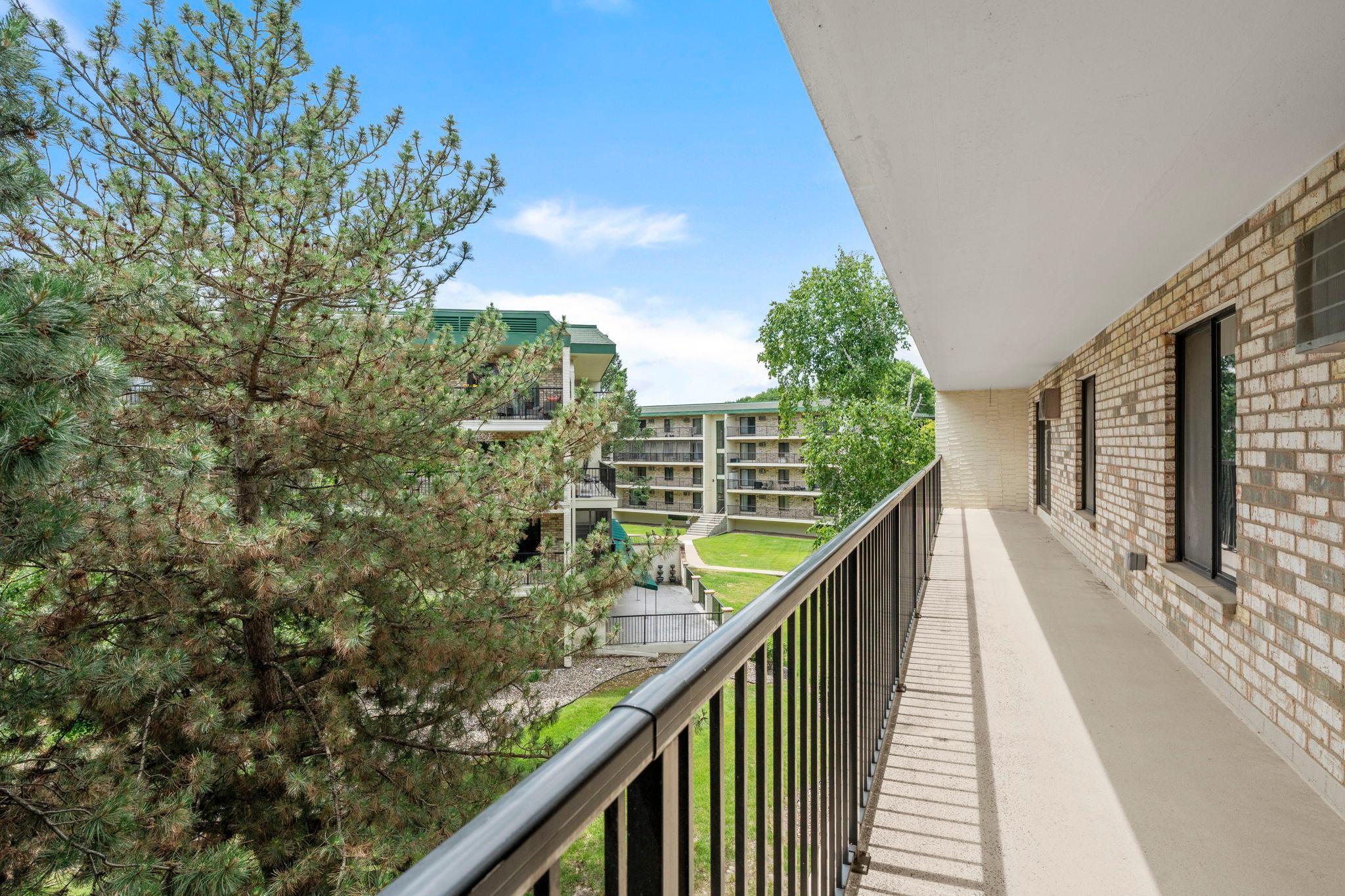 10411 Cedar Lake Road, Unit 419 Minnetonka, MN 55305 - Photo 27 of 58