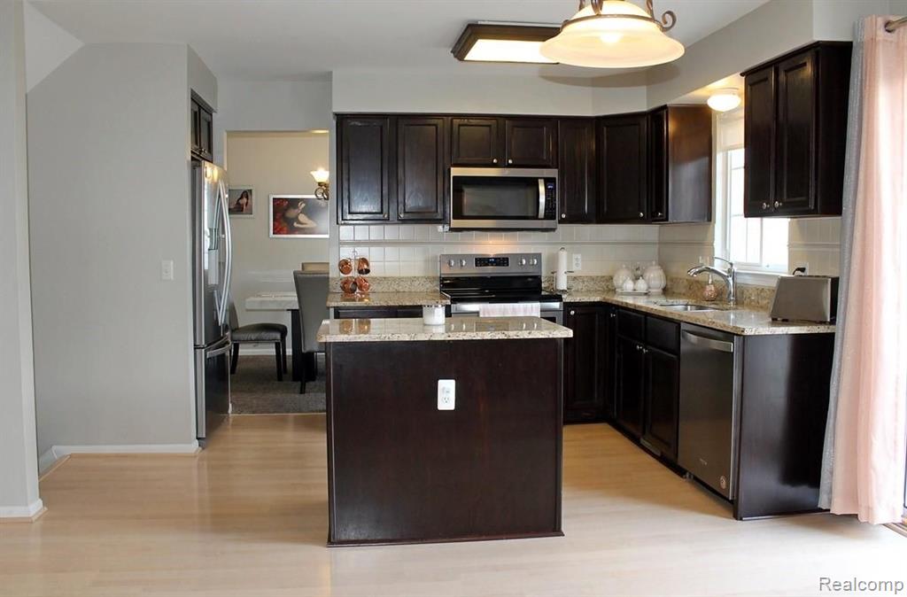3381 Riverside Court Canton, MI 48188 - Photo 6 of 68