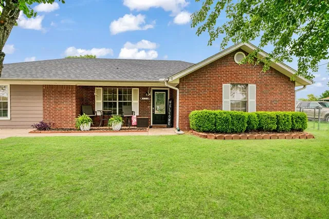 $270,000 | 310 County Road, Powderly, TX 75473