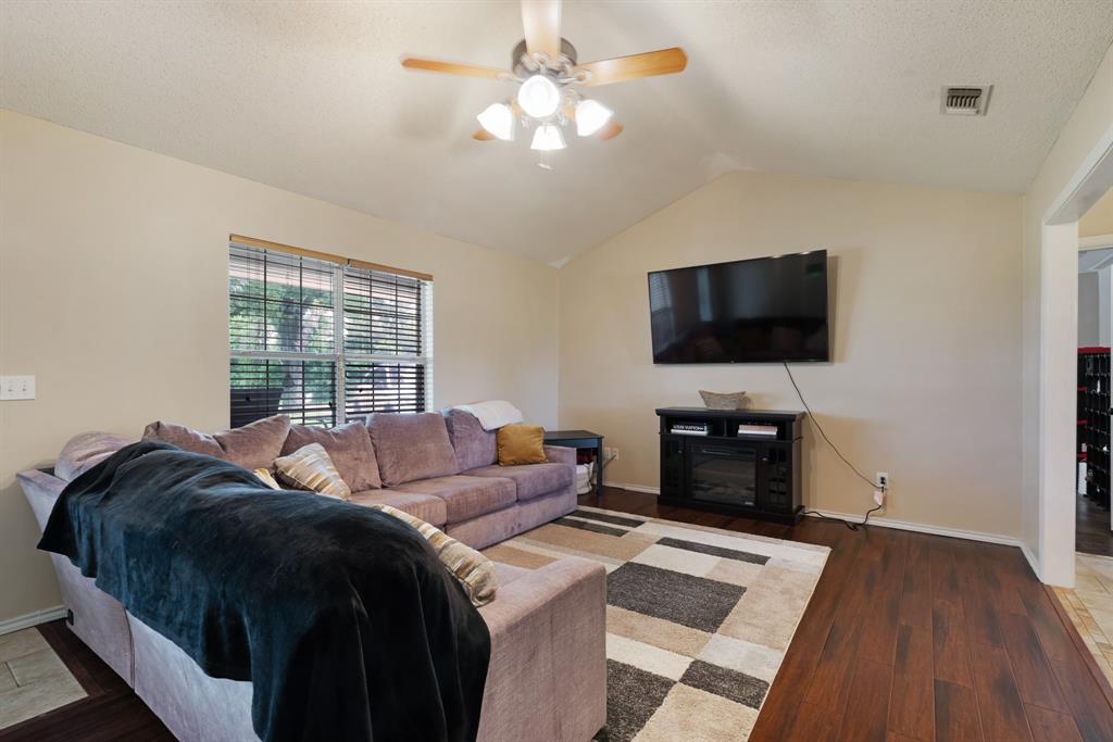 310 County Road Powderly, TX 75473 - Photo 4 of 17