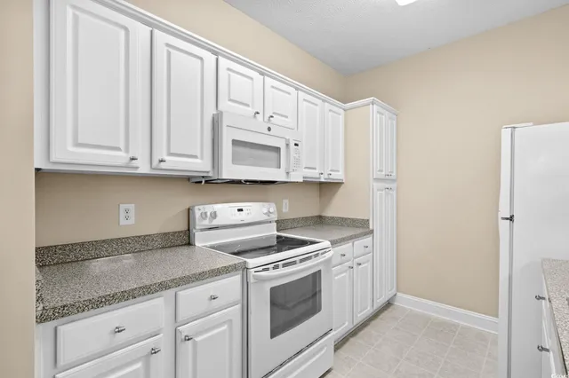 $180,000 | 119 Fountain Pointe Lane, Unit 202, Myrtle Beach, SC 29579