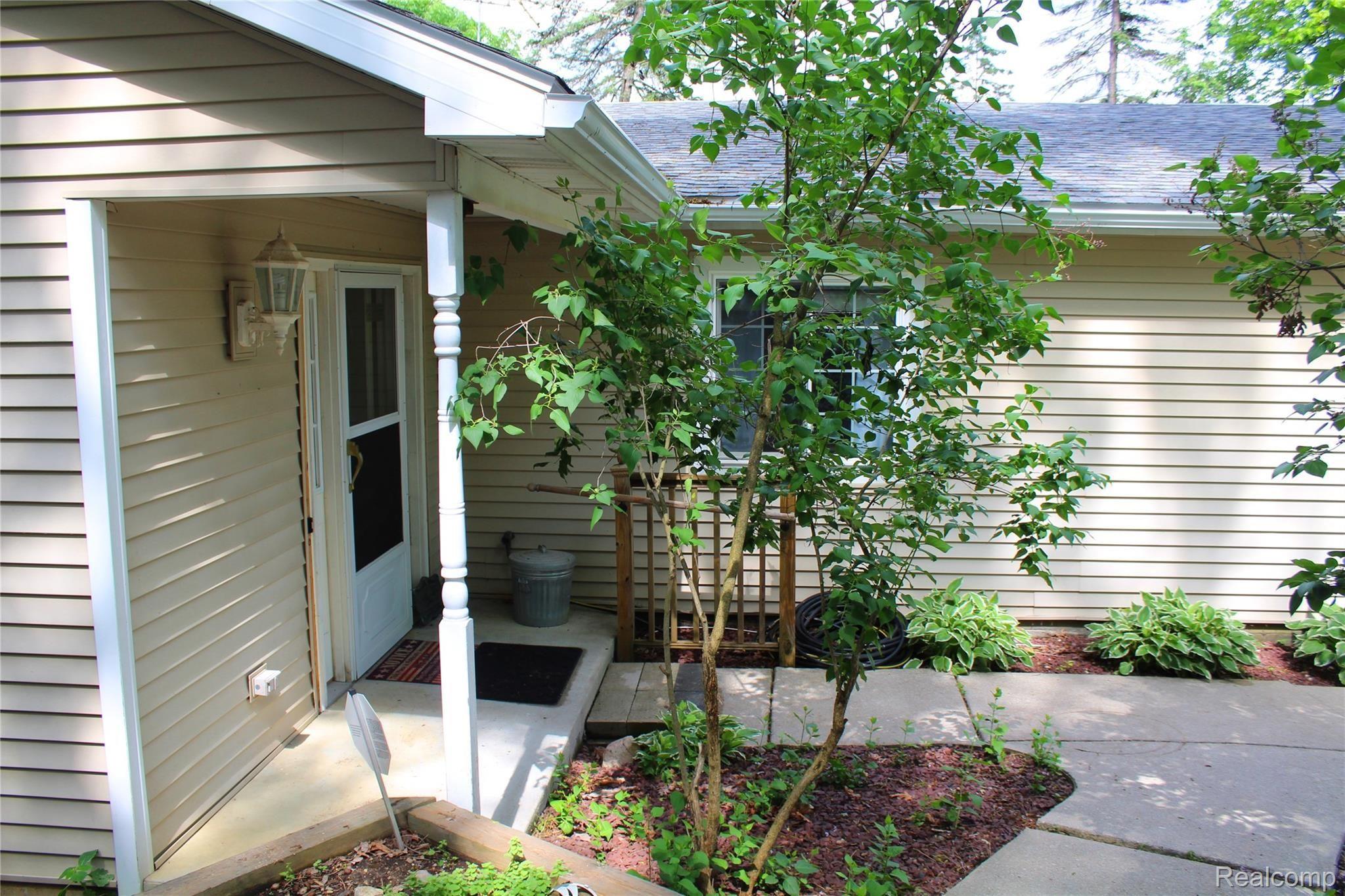 6282 Green Road Fenton, MI 48430 - Photo 13 of 55 IMG_4086.JPG