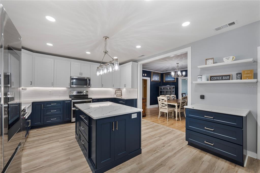 219 East Beacon Road Lakeland, FL 33803 - Photo 5 of 25