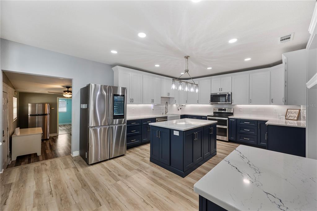 219 East Beacon Road Lakeland, FL 33803 - Photo 6 of 25