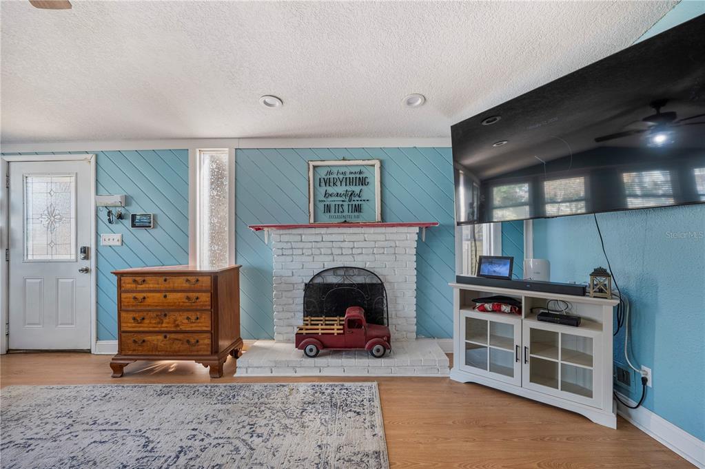 219 East Beacon Road Lakeland, FL 33803 - Photo 8 of 25