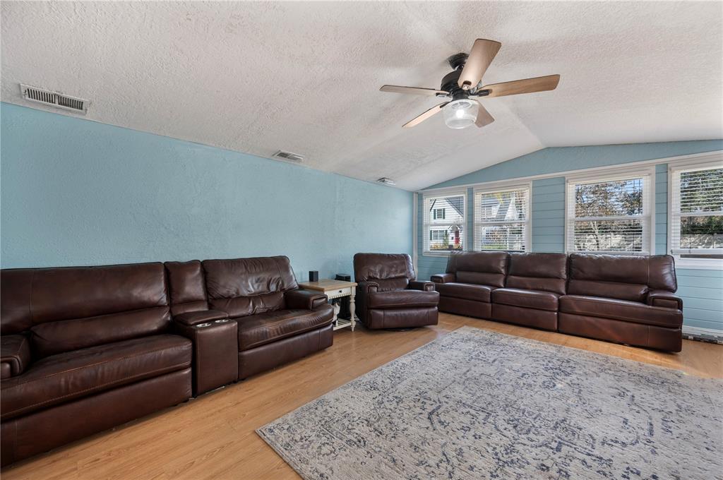 219 East Beacon Road Lakeland, FL 33803 - Photo 9 of 25