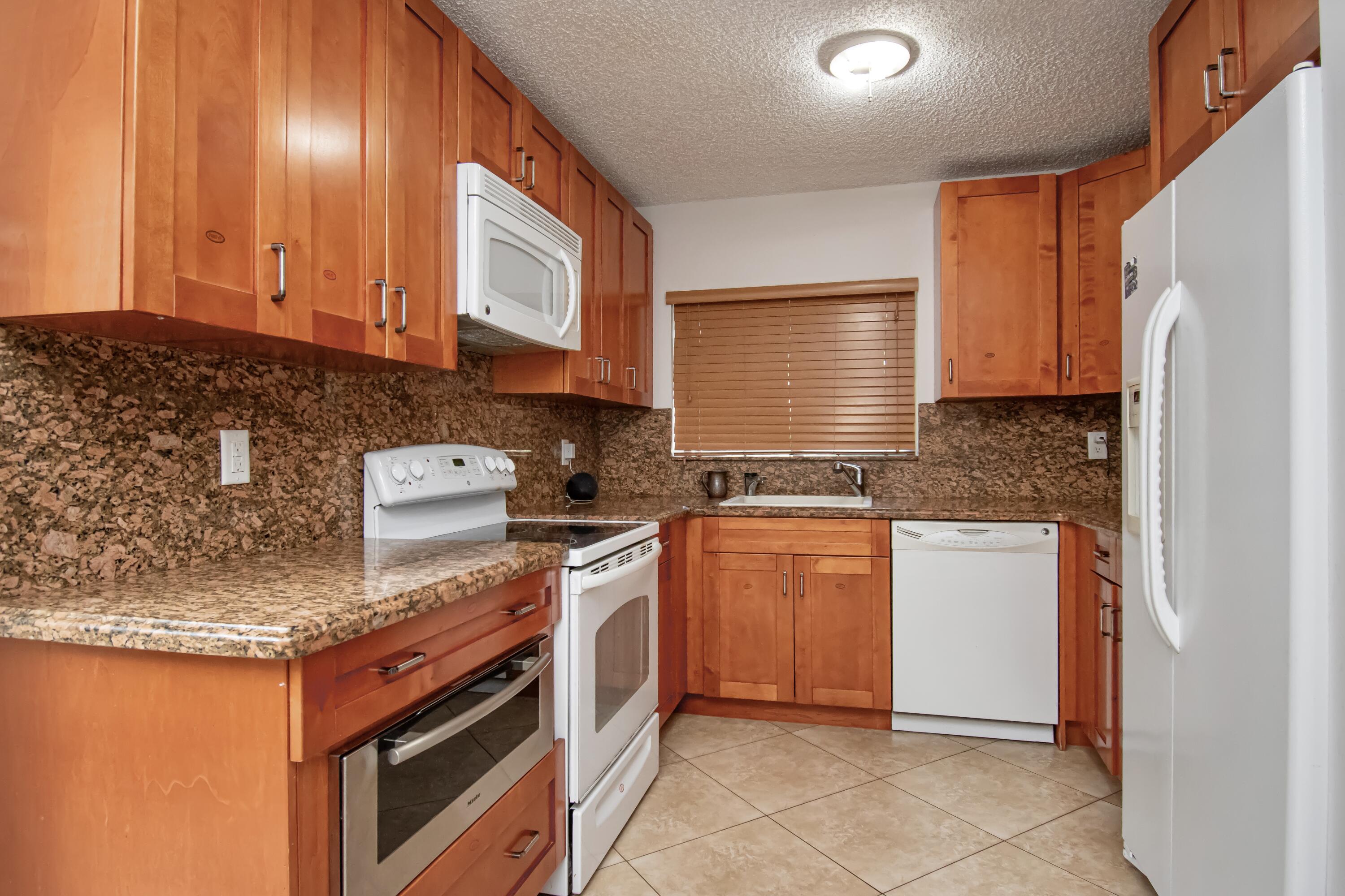 7670 Lago Del Mar Drive, Unit 301 Boca Raton, FL 33433 - Photo 11 of 29 FE25BB14-E9A4-4DE1-8855-9F99F0A980ED