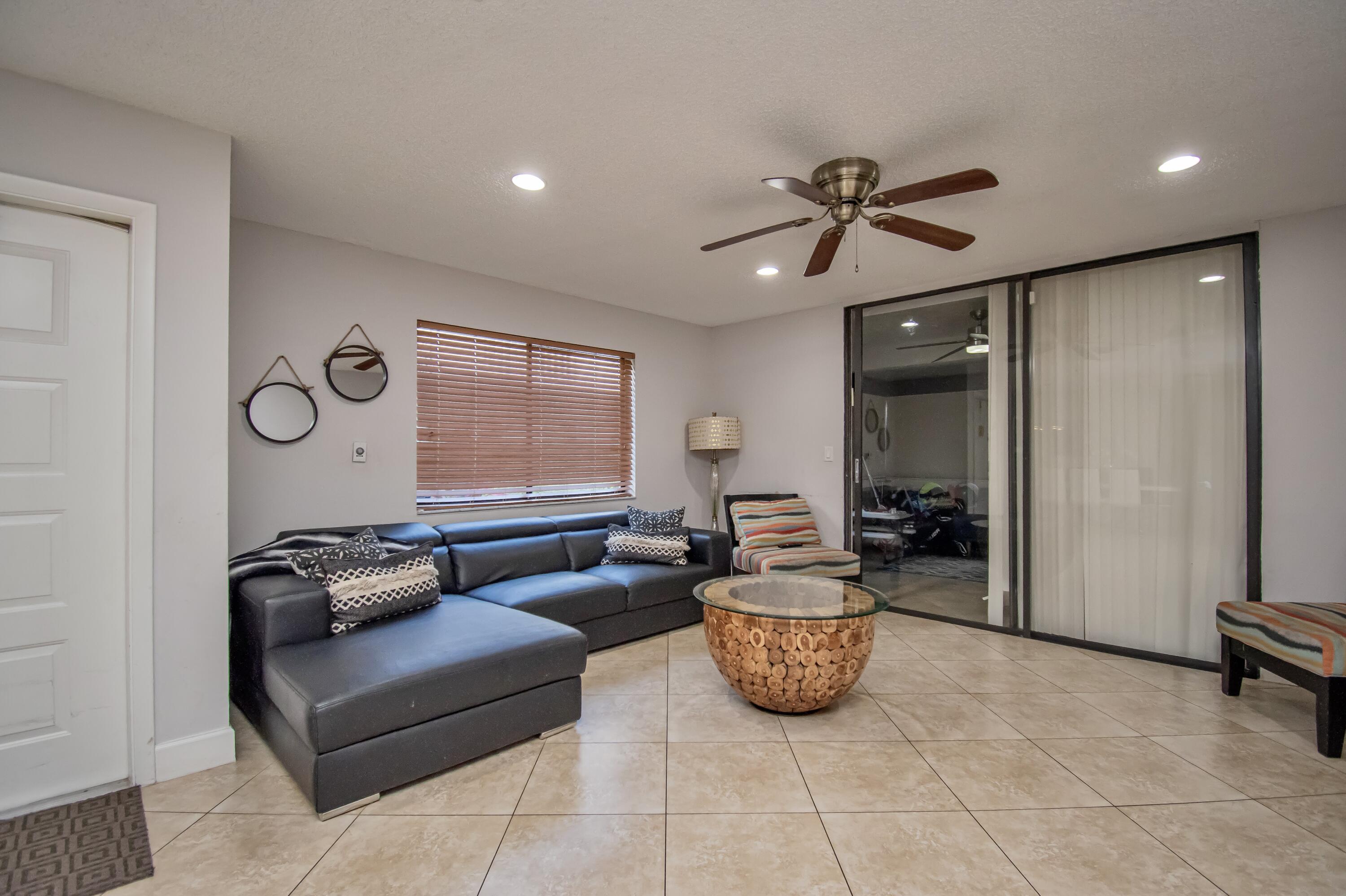 7670 Lago Del Mar Drive, Unit 301 Boca Raton, FL 33433 - Photo 3 of 29 B60F2422-2F26-49C1-9A4F-CA05C1E6828B