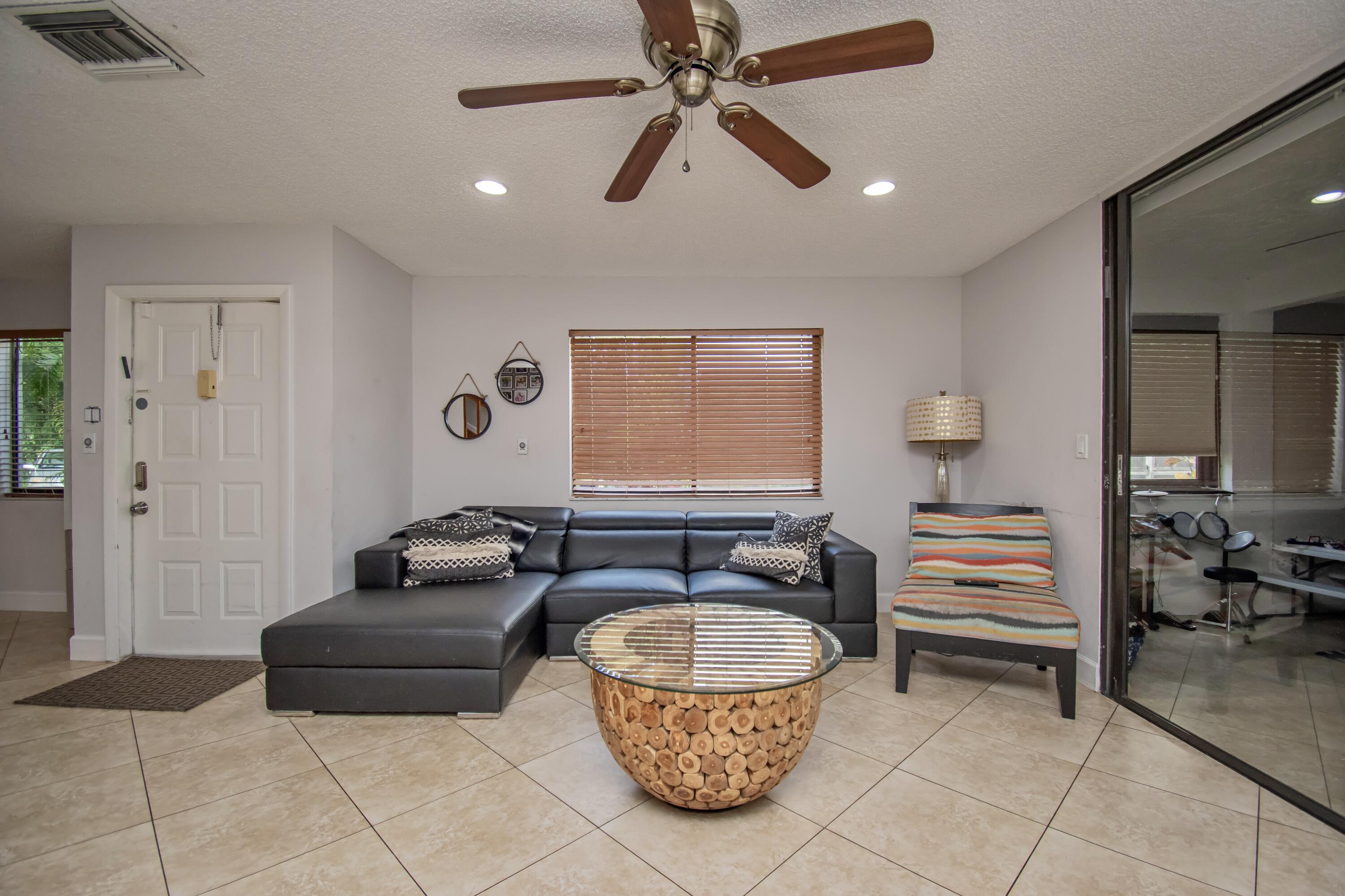 7670 Lago Del Mar Drive, Unit 301 Boca Raton, FL 33433 - Photo 4 of 29 7F8B3A86-51FE-4AC4-833D-2BF5CC26DB7C