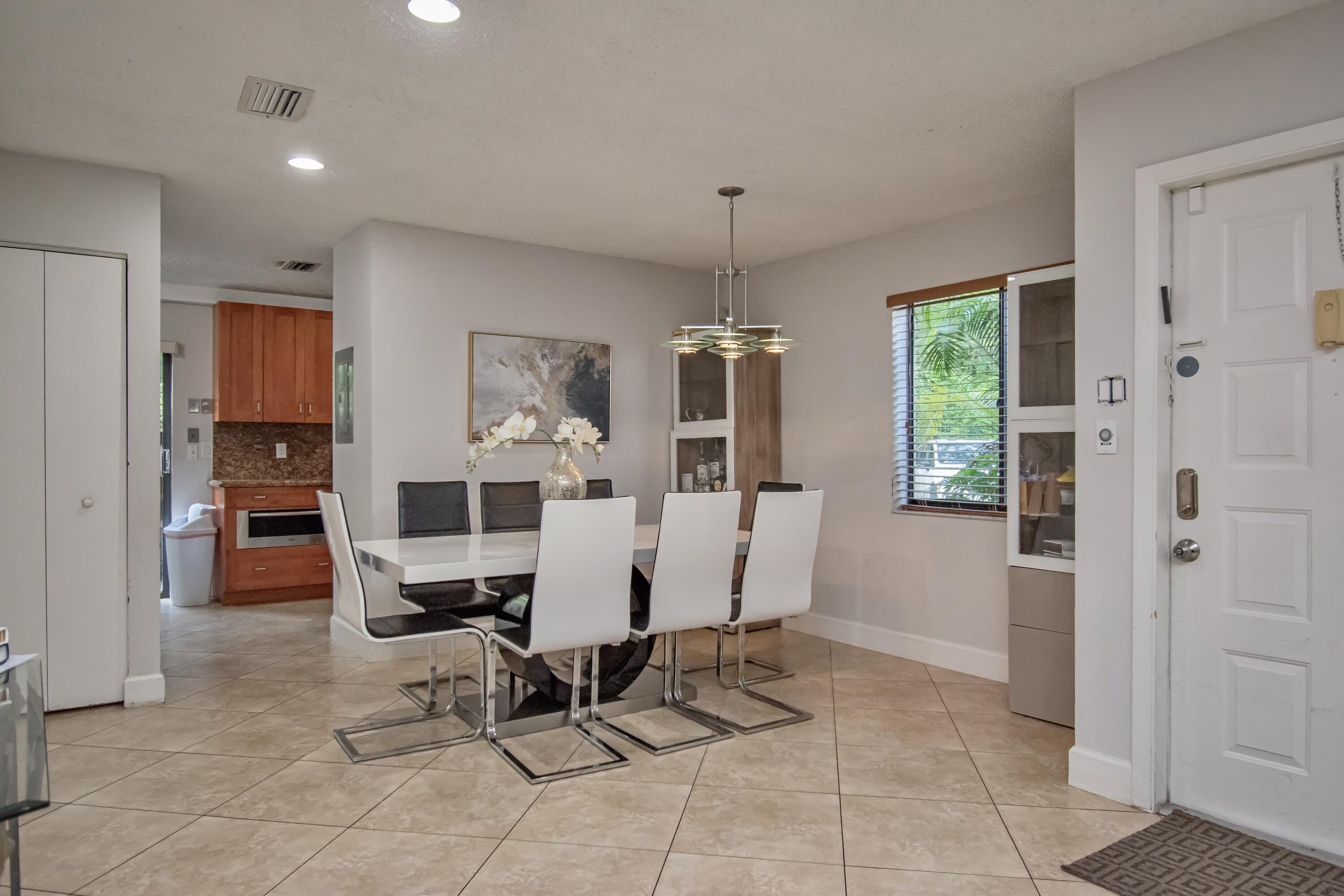 7670 Lago Del Mar Drive, Unit 301 Boca Raton, FL 33433 - Photo 7 of 29 DD8623C1-38C8-46A2-9912-CE8697AF085A