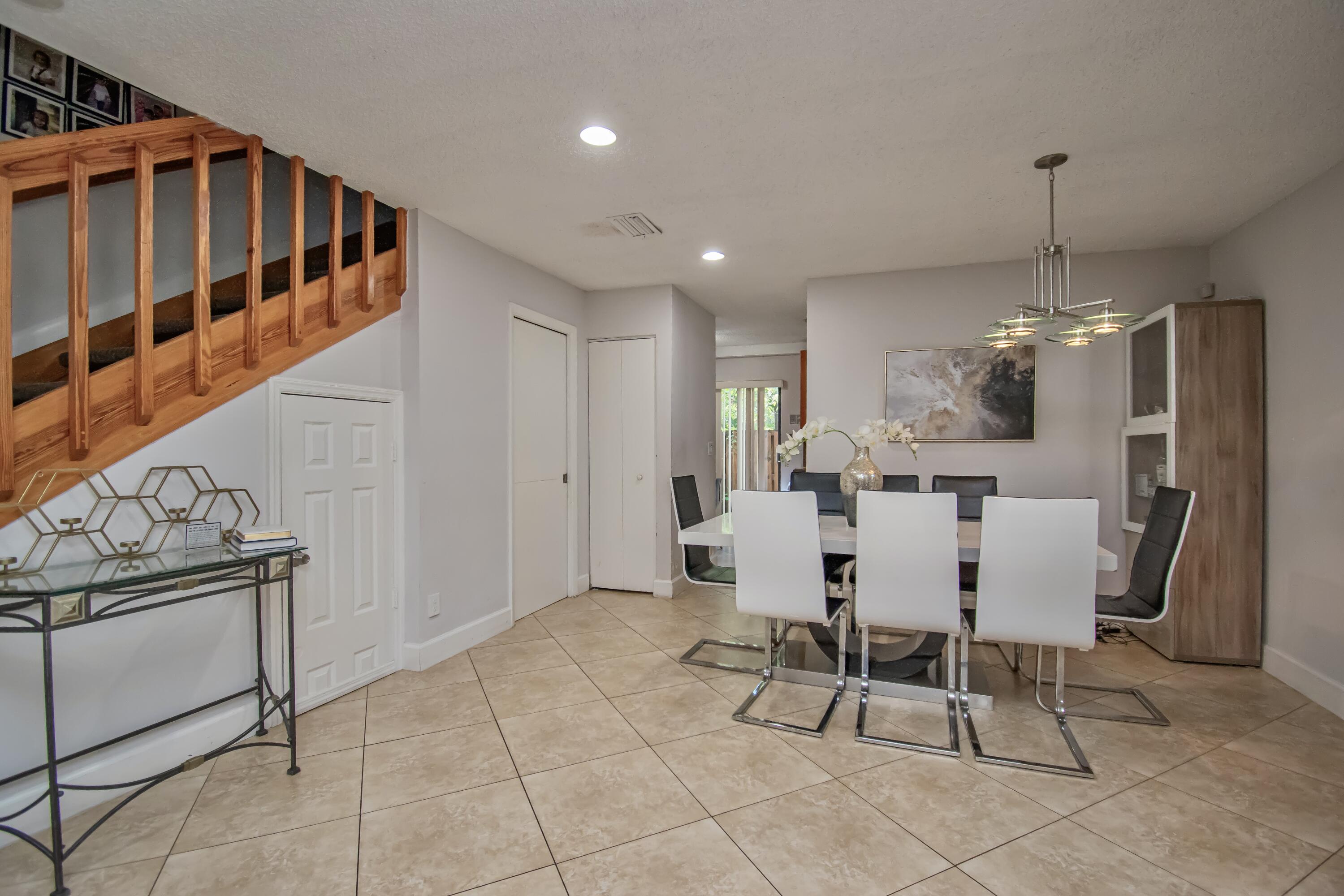 7670 Lago Del Mar Drive, Unit 301 Boca Raton, FL 33433 - Photo 8 of 29 13F34344-B0E5-4B1B-B999-D2D58844576C