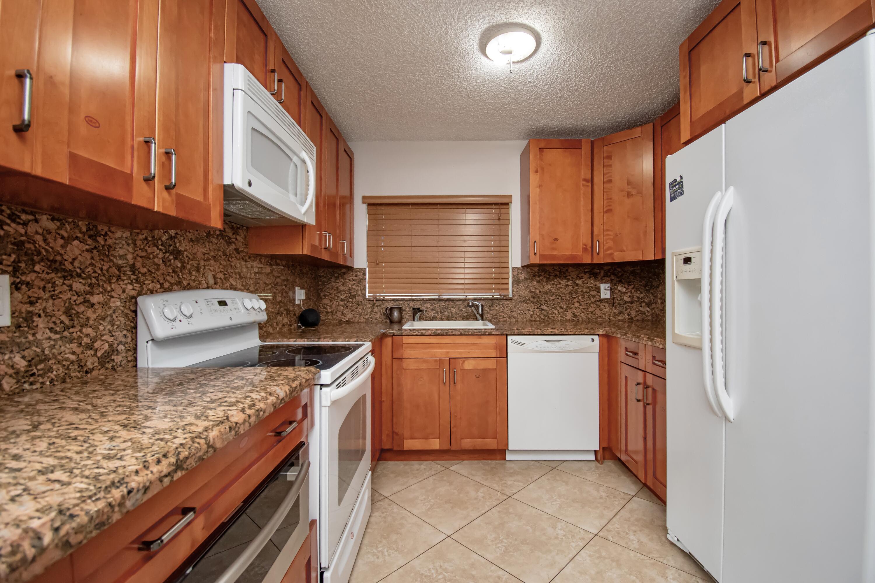 7670 Lago Del Mar Drive, Unit 301 Boca Raton, FL 33433 - Photo 10 of 29 74187446-BFA2-4265-9901-D1CBF38CDFC2