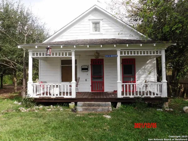 $178,875 | 104-106 North Harrison Street, Beeville, TX 78102