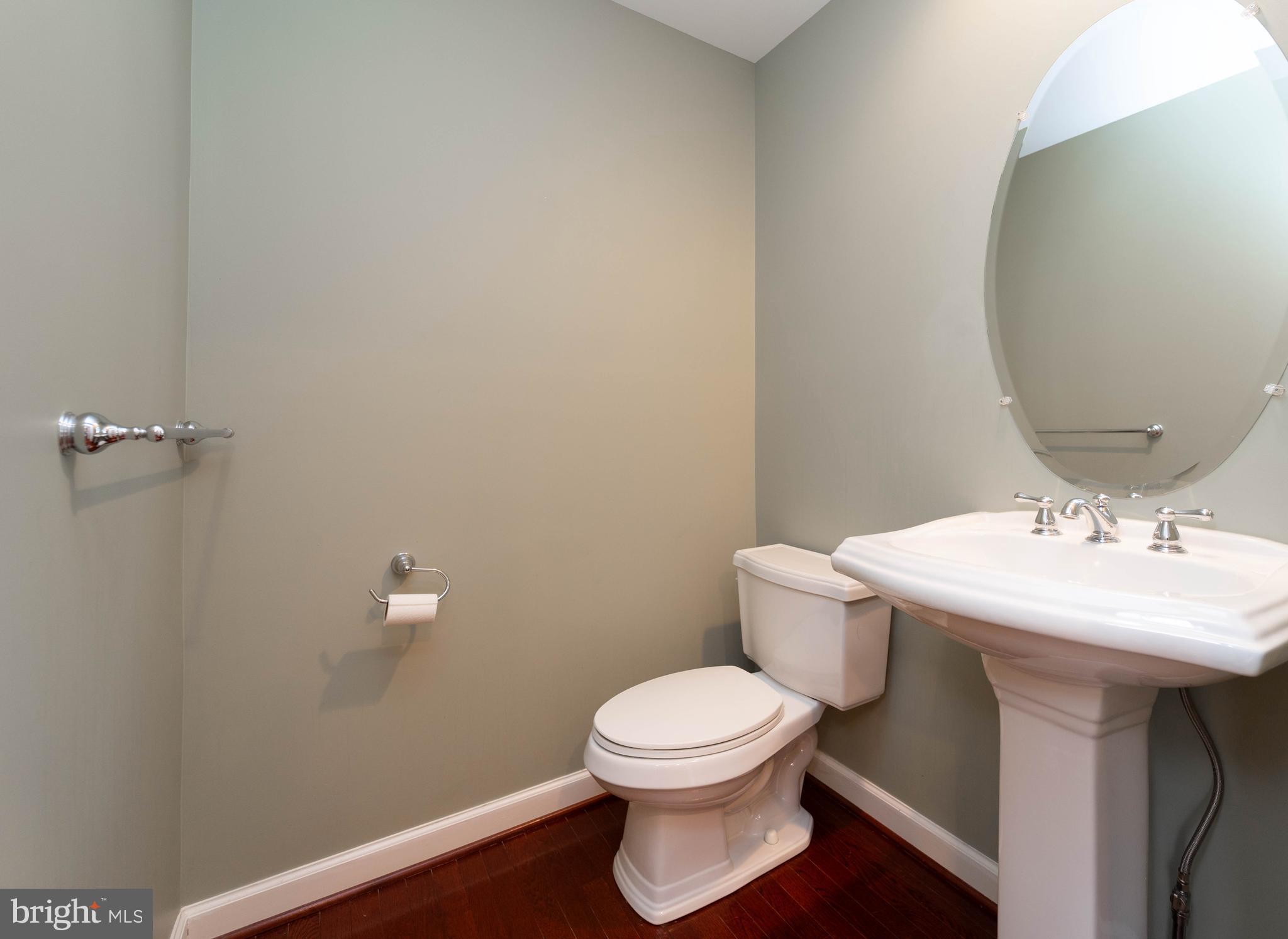 321 Bulwark Alley Annapolis, MD 21401 - Photo 18 of 58 a bathroom with a toilet a sink and mirror