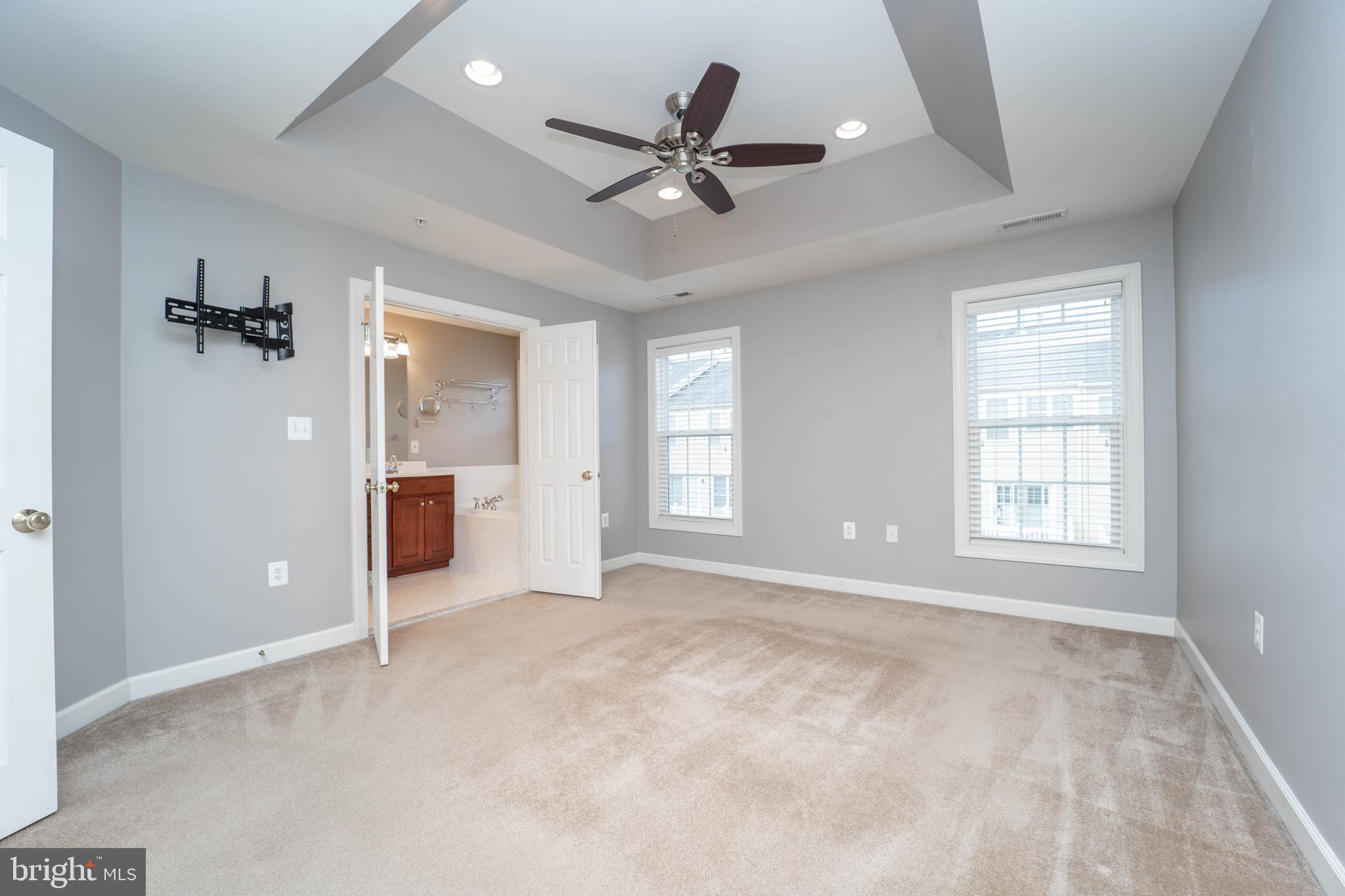 321 Bulwark Alley Annapolis, MD 21401 - Photo 28 of 58 a view of an empty room with a window