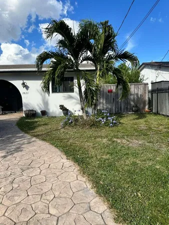 $750,000 | 2827 McKinley Street, Hollywood, FL 33020