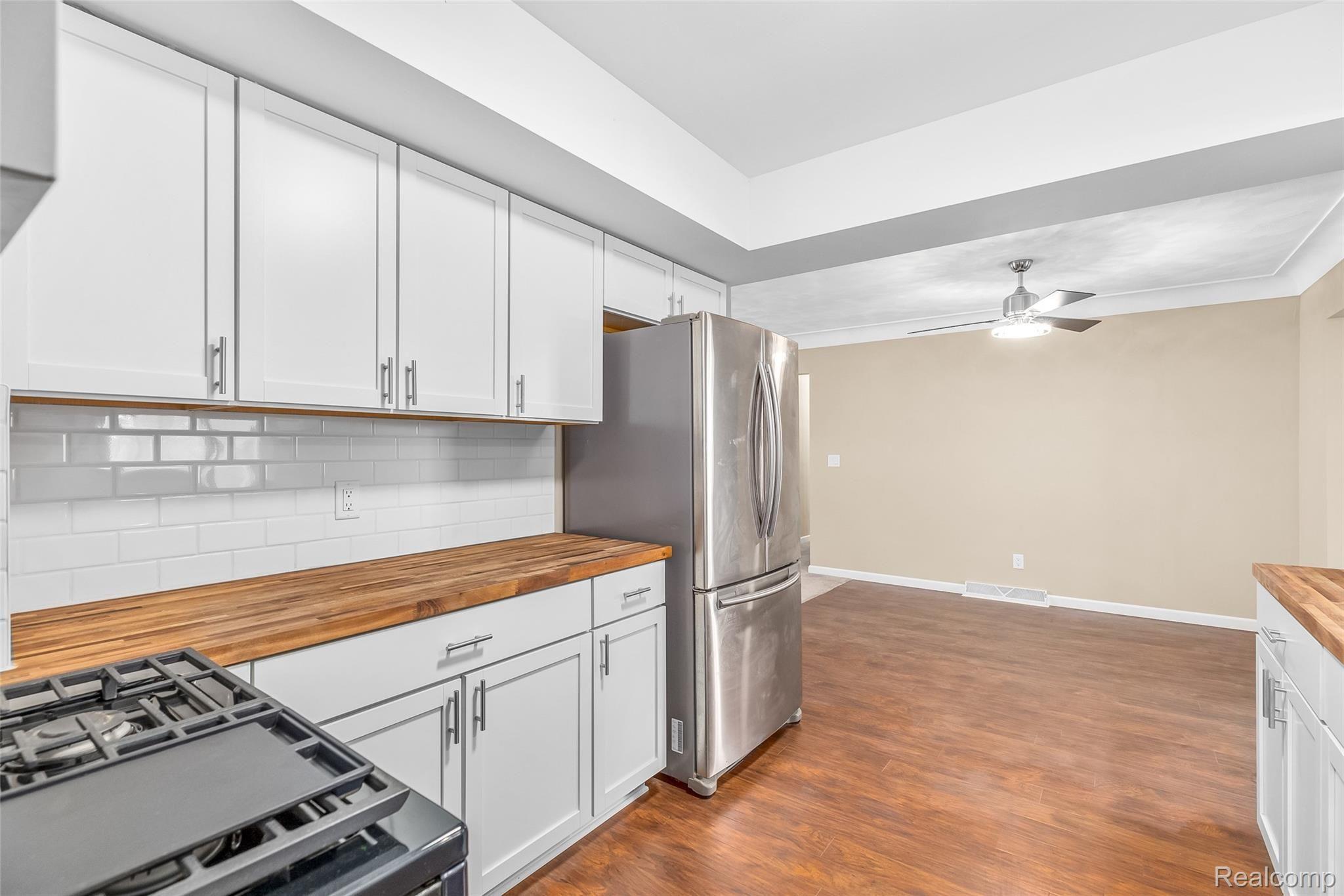 2475 Rauch Road Temperance, MI 48182 - Photo 16 of 46 19.Kitchen